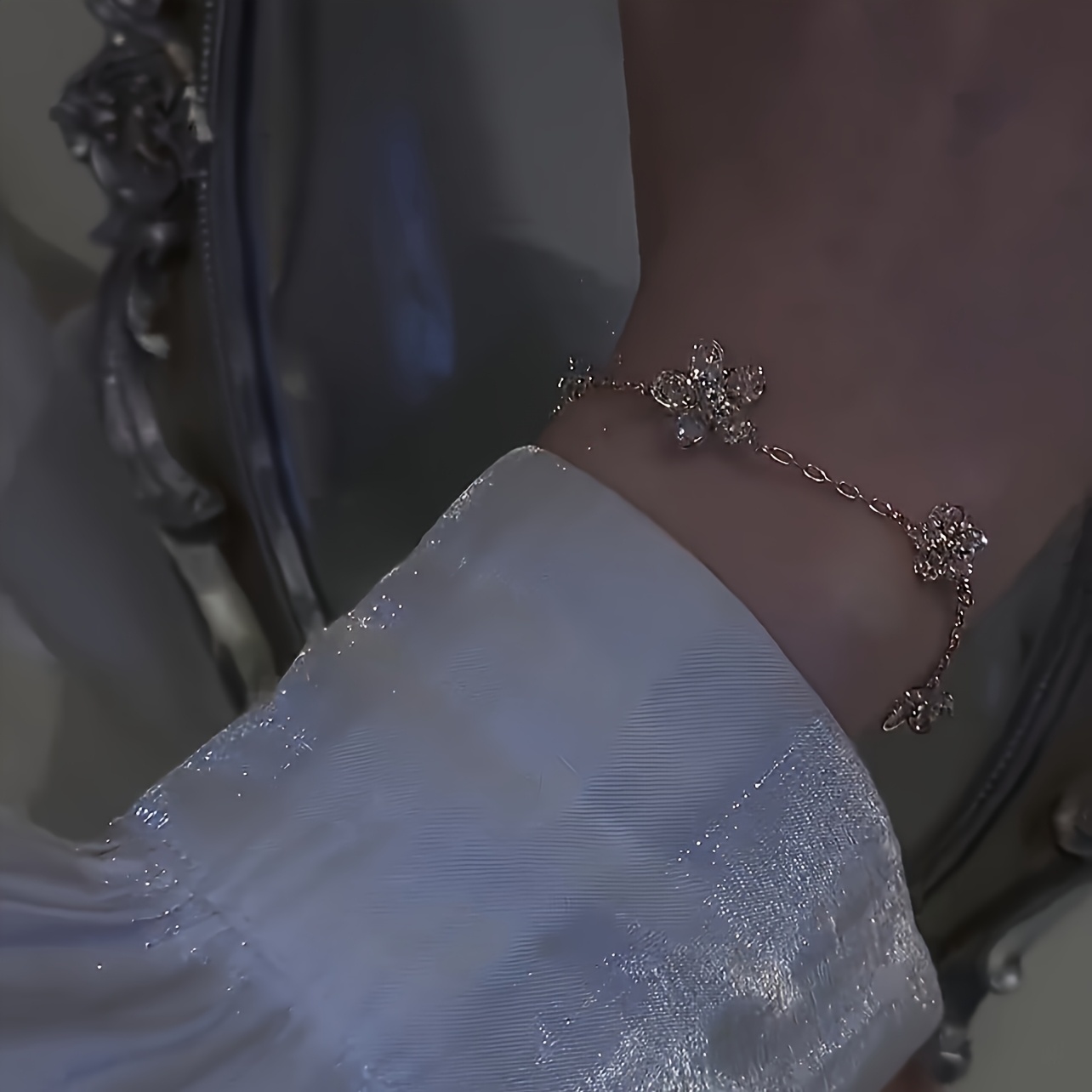 Stylish Floral Synthetic Zirconia Women's Bracelet